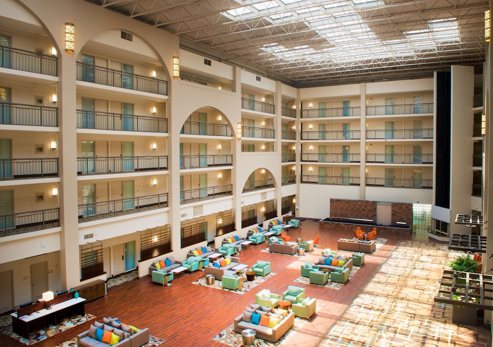 Embassy Suites by Hilton Cincinnati Northeast Blue Ash - photo 4