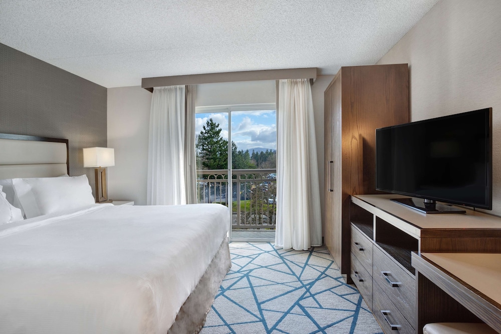 Embassy Suites by Hilton Seattle Bellevue - photo 21