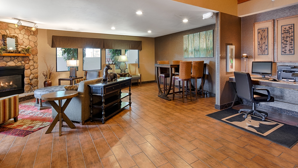 Best Western Plus Deer Park Hotel & Suites - photo 2