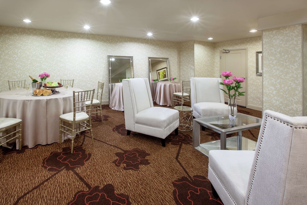 Hilton Garden Inn Pittsburgh University Place - photo 38