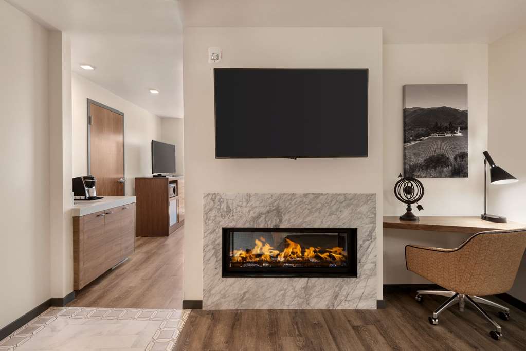 La Quinta Inn & Suites by Wyndham San Luis Obispo Downtown - photo 17