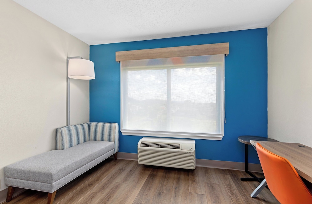 Holiday Inn Express Hotel Ooltewah Springs Chattanooga by IHG - photo 16