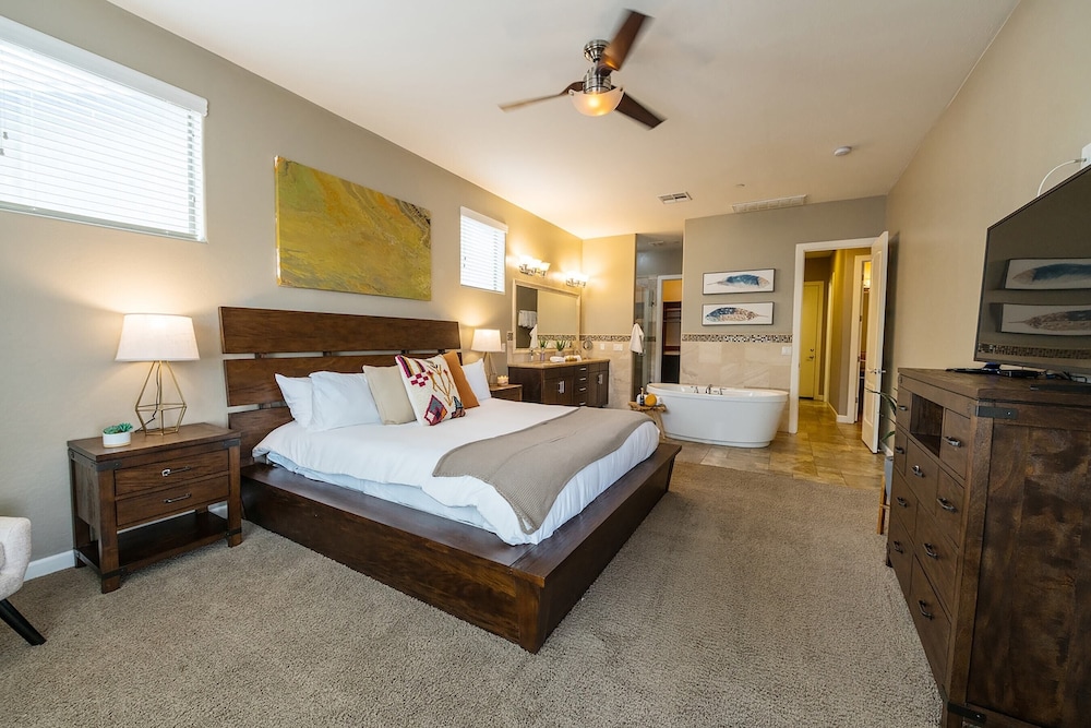 Pueblo Viejo by Avantstay Artsy Oasis w Pool Rooftop & Games Near Old Town - photo 4