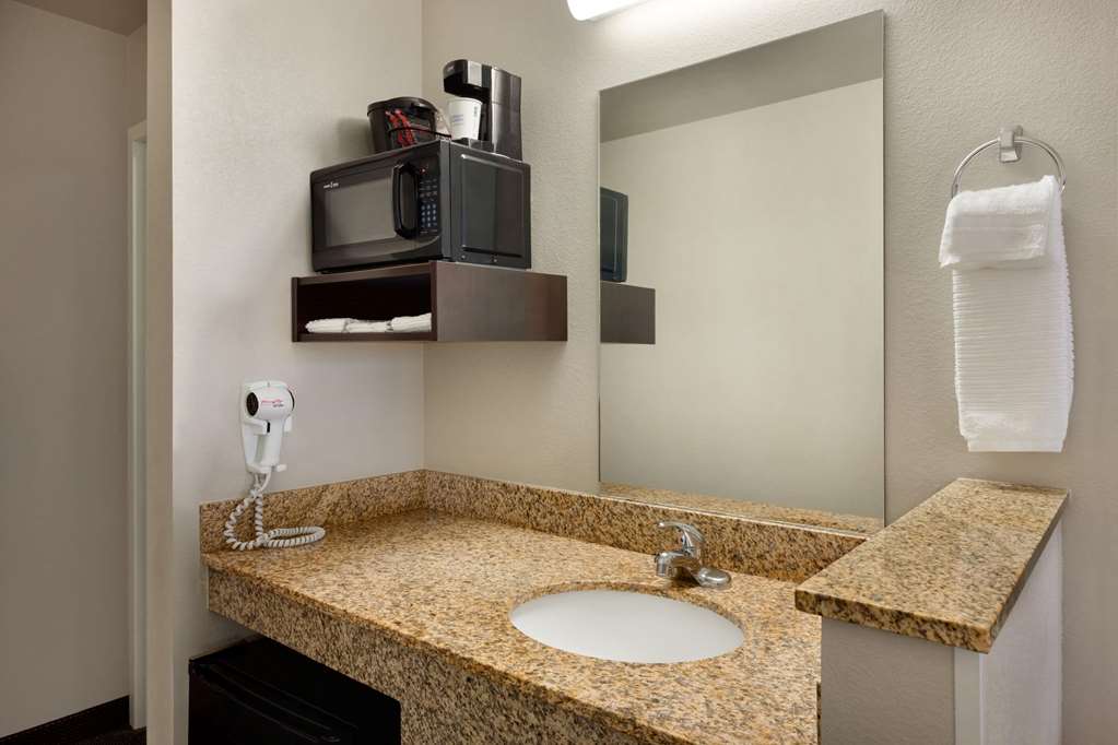 Travelodge by Wyndham Dexter - photo 24