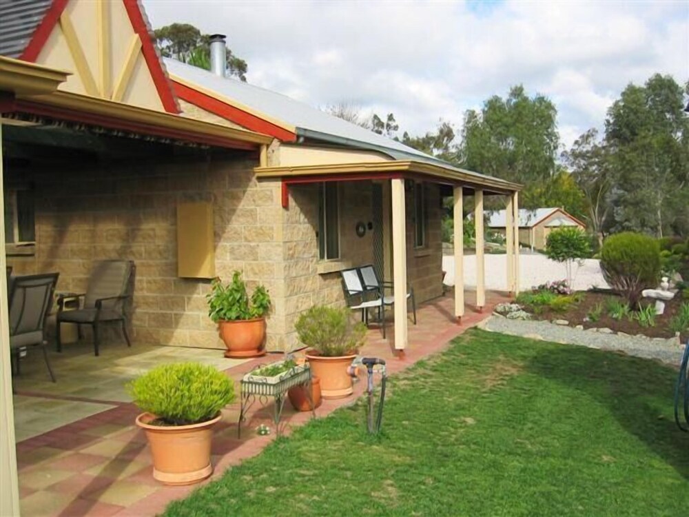 Riesling Trail and Clare Valley Cottages - carbon neutral hotel in Clare