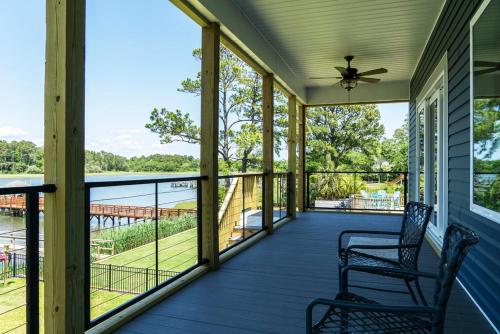 Waterway Haven by Oak Island Accommodations - photo 3