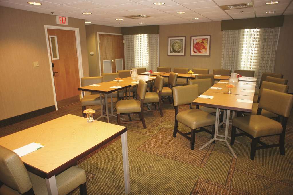 La Quinta Inn & Suites by Wyndham Boston Somerville - photo 43