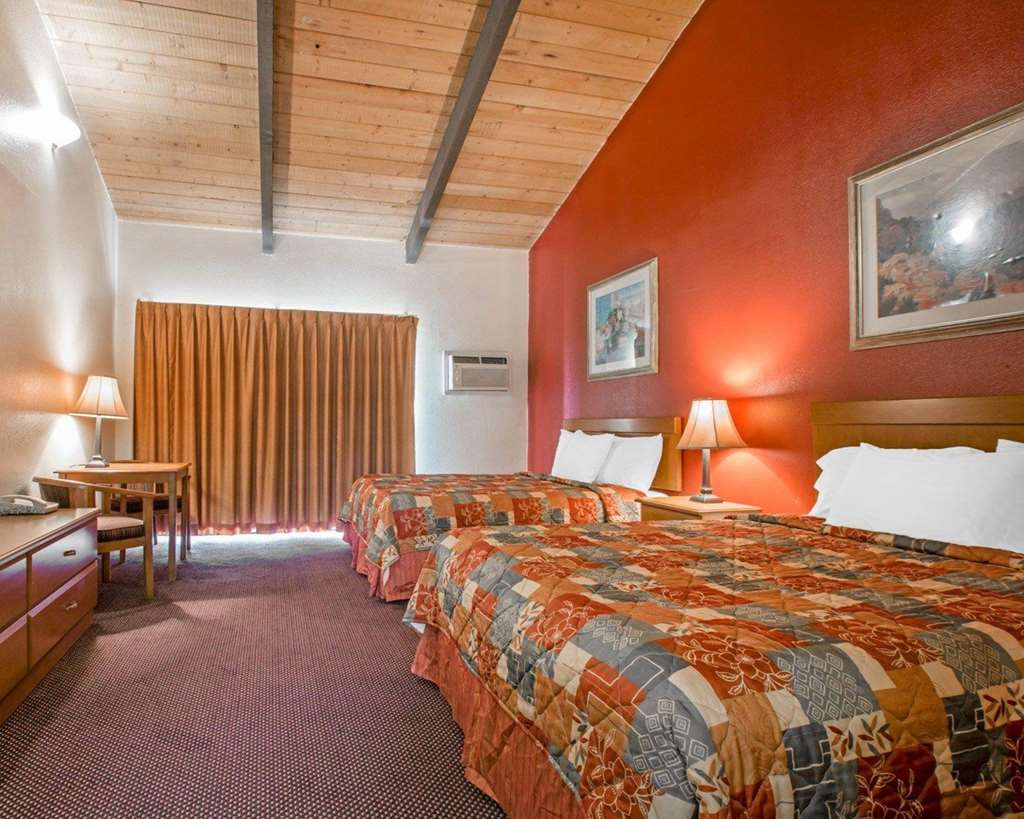 Rodeway Inn Fallbrook Downtown - photo 15