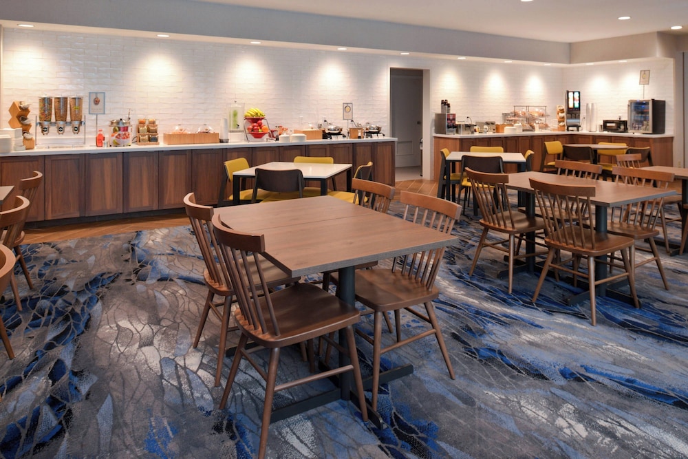 Fairfield Inn & Suites by Marriott Arlington Six Flags - photo 40
