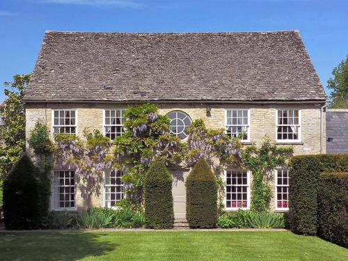 Weir House — 5-Star Luxury Hotel in Witney, United Kingdom