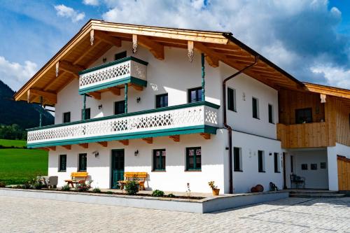 Ferienwohnungen Heillinger Gütl inkl. Chiemgaukarte — 4-Star Luxury Hotel in Ruhpolding, Germany