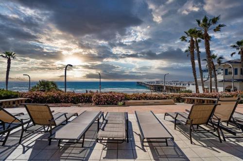 Beach Front Paradise Entire Condo Crystal Pier — 4-Star Luxury Hotel in San Diego, United States