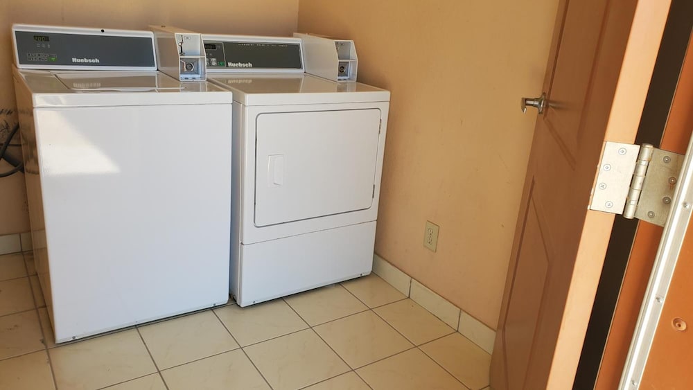 La Bonita Inn And Suites - photo 17