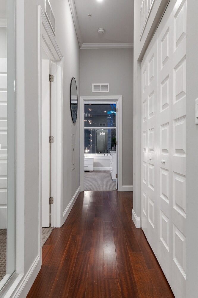 Global Luxury Suites Downtown Pittsburgh - photo 28