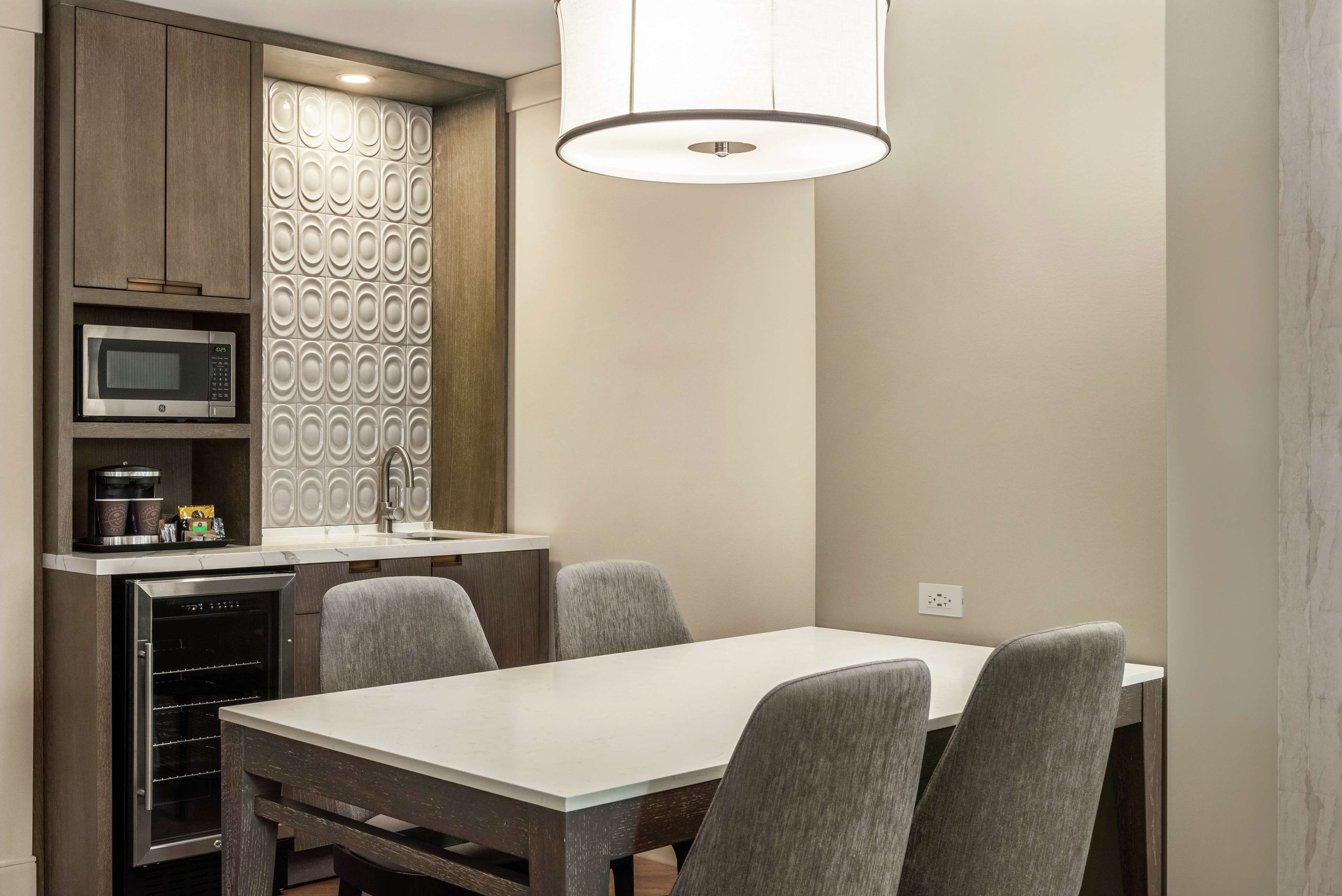 Hilton Grand Vacations Chicago Downtown Magnificent Mile - photo 12