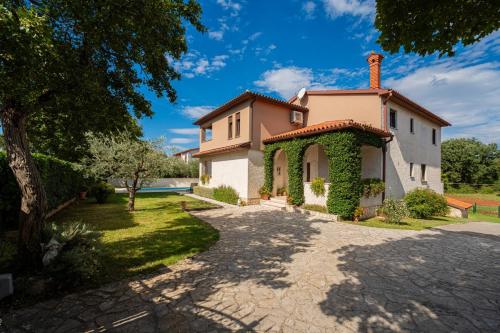 Villa Rita in Pinezići Haus für 5 Personen — 4-Star Luxury Hotel in Marcana, Croatia