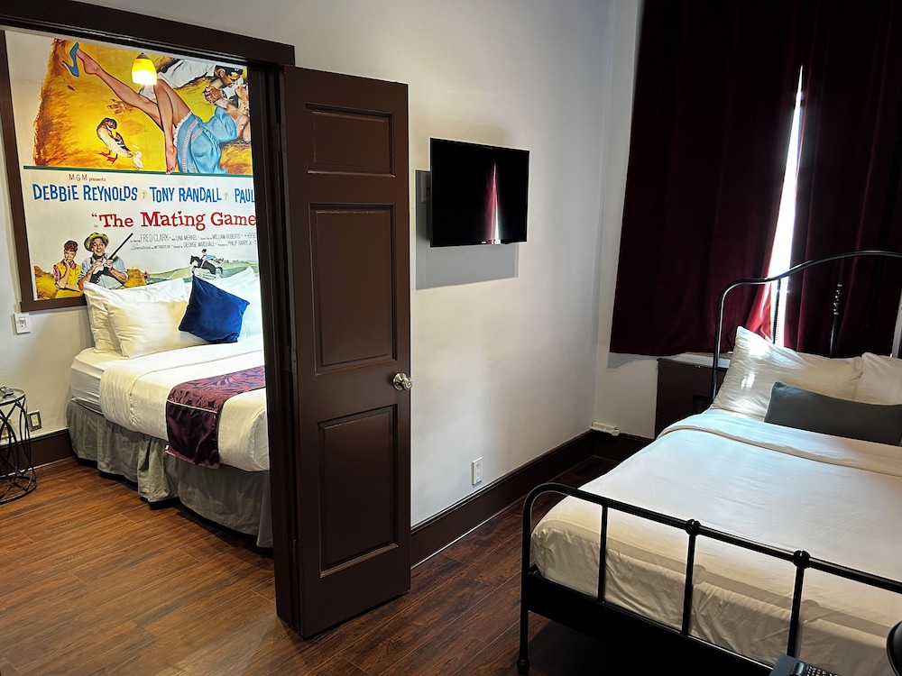 Chelsea Pines Inn - photo 37