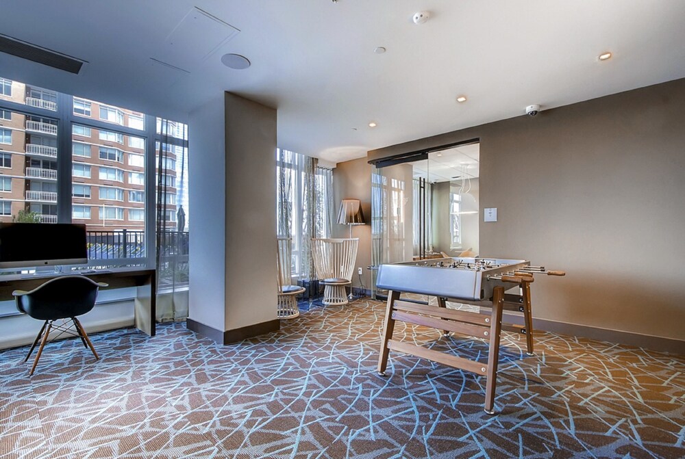 Global Luxury Suites at Newport - photo 59