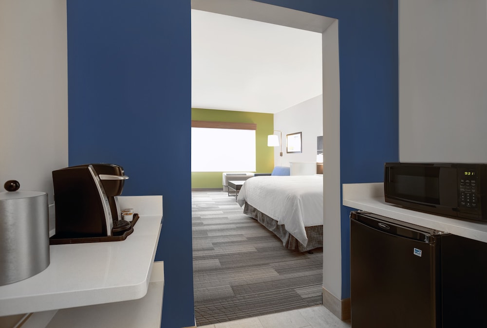 Holiday Inn Express Milwaukee Downtown by IHG - photo 11