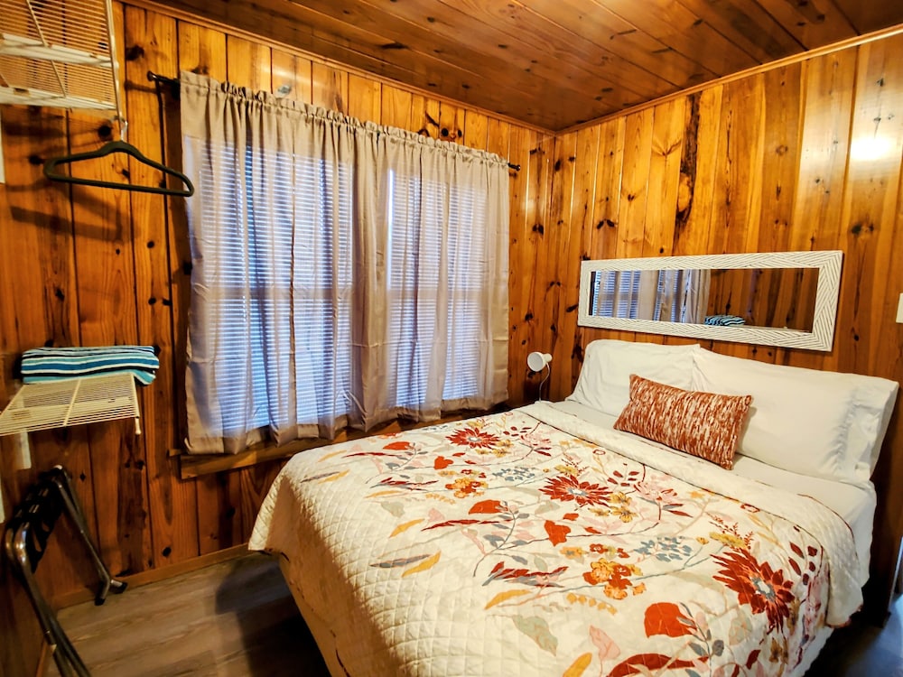 Edgewater Resort Cottage #1 - photo 30