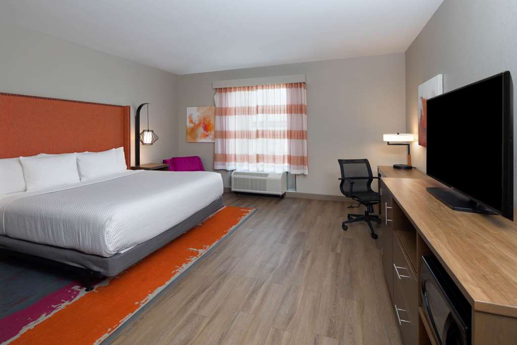 La Quinta Inn & Suites by Wyndham Perry - photo 10