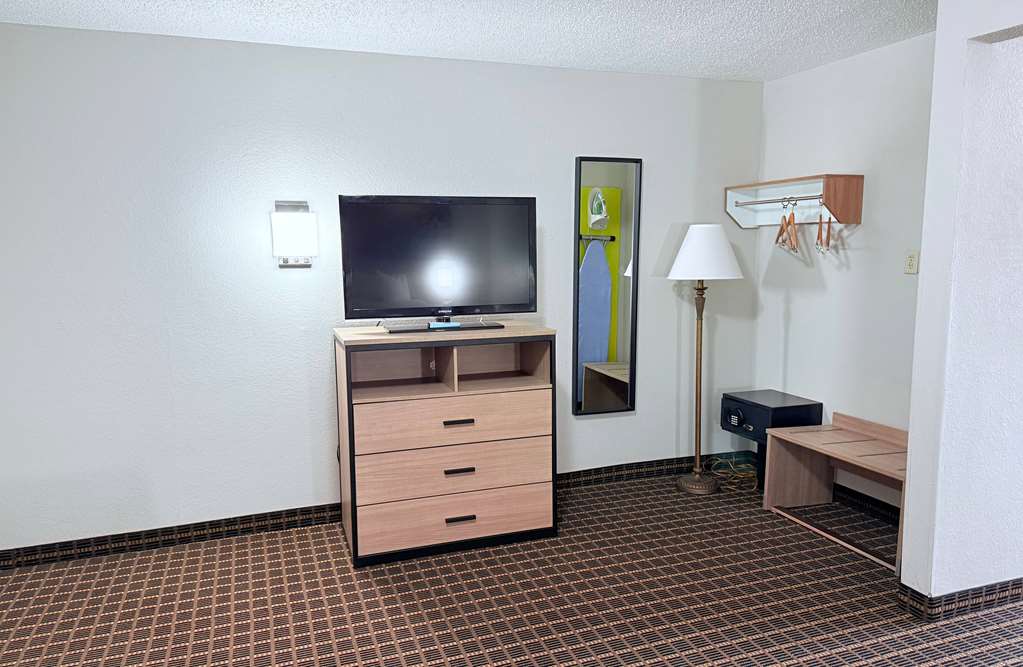 Days Inn by Wyndham San Antonio Morgan's Wonderland IH 35 N - photo 16