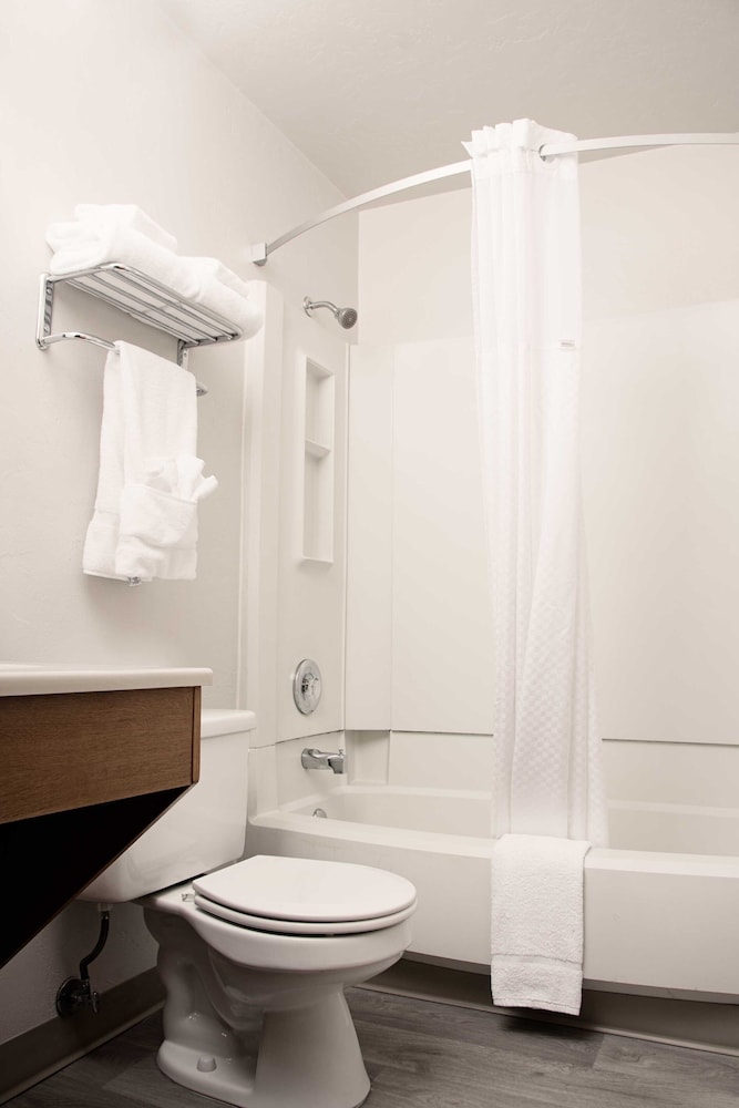 Super 8 Lynnwood - photo 14