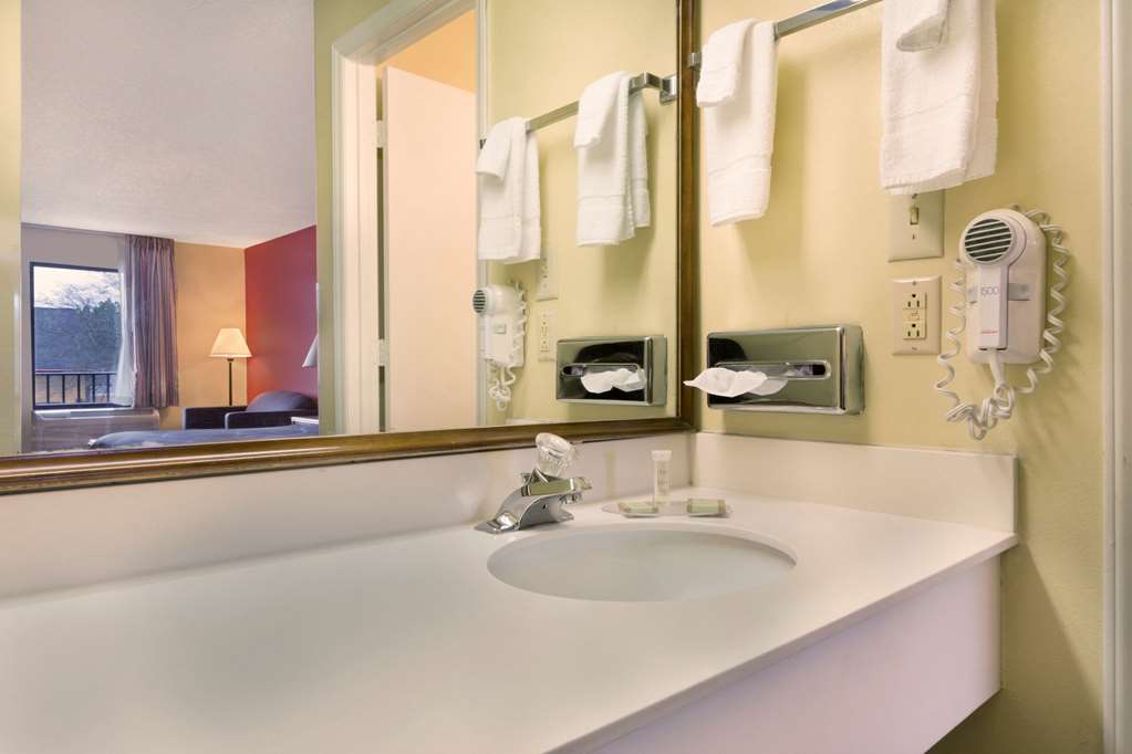 Super 8 by Wyndham Lancaster - photo 9