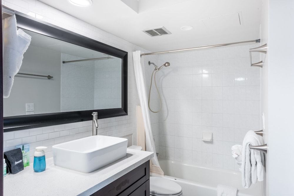 Breezy 12th Floor Waikiki Condo with FREE Parking by Koko Resort Vacation Rentals - photo 13