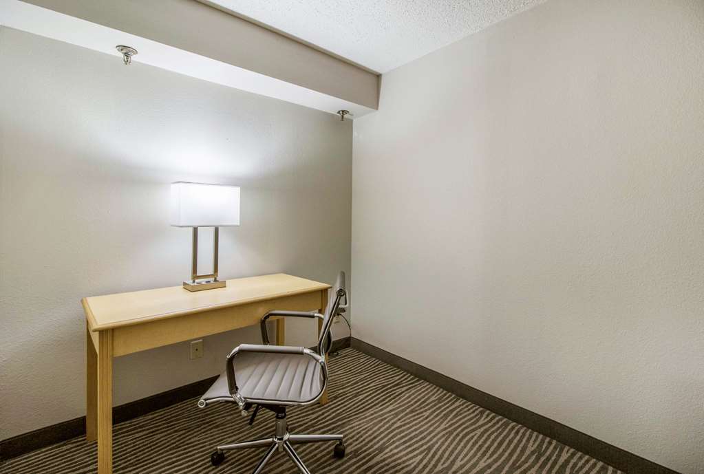 Clarion Hotel Jackson Northwest - photo 32