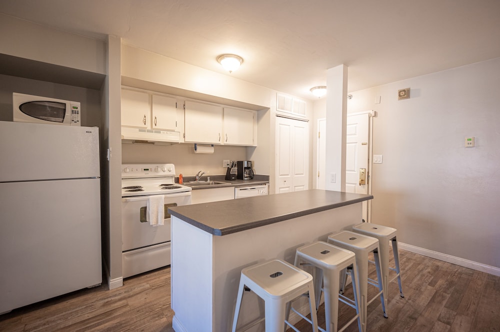 1Bd1Ba w BonusRM Stay Together Suites - photo 16
