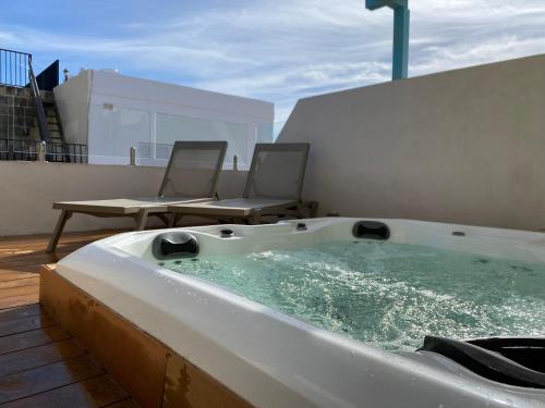 Amazing 4 bedroom Sliema Town House with Jacuzzi — 4-Star Luxury Hotel in Sliema, Malta