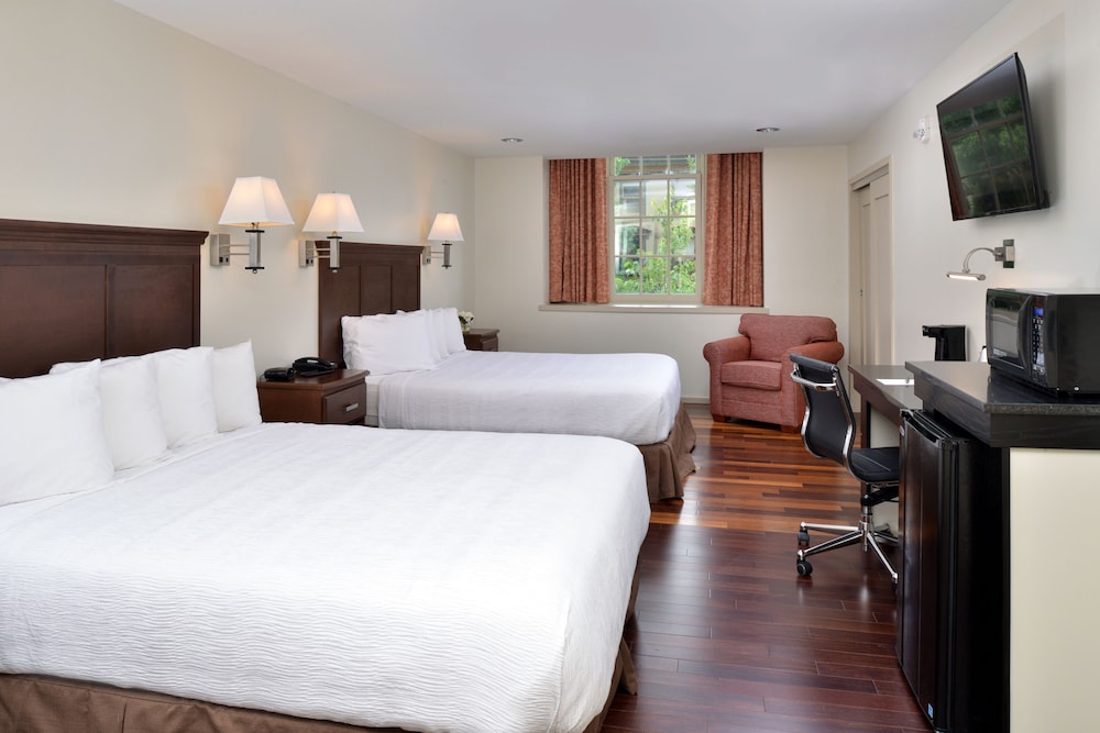 Grand Eastonian Hotel & Suites - photo 16