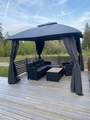 Stuga på ö närhet till vatten — 4-Star Luxury Hotel in Mariestad, Sweden