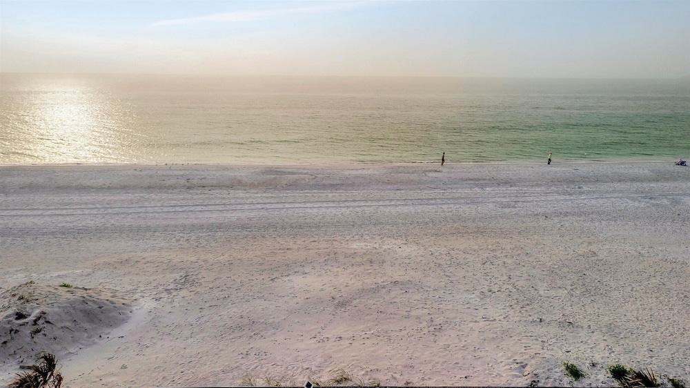 Stones Throw Beachfront Luxury Suites - photo 90