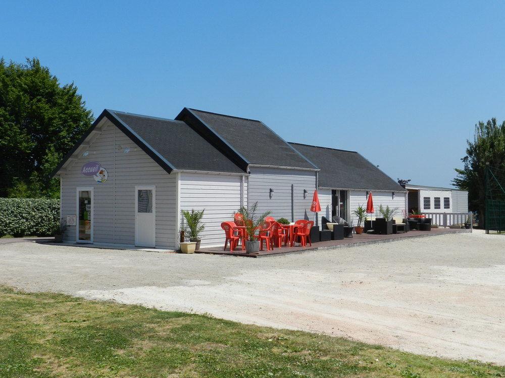 Camping Le Rivage — 4-Star Luxury Hotel in Quettehou, France