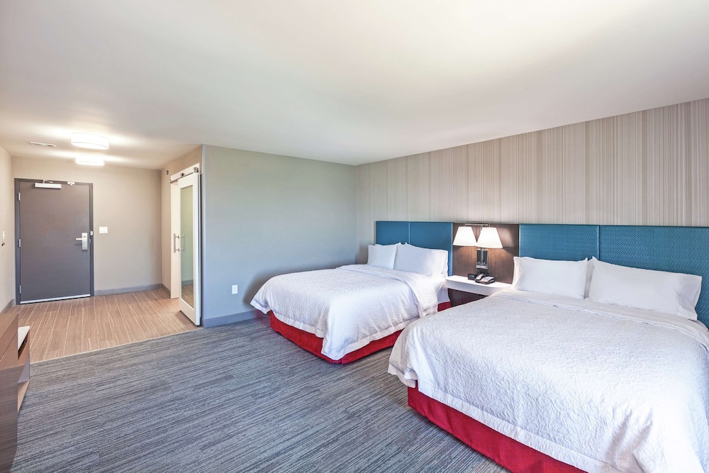 Hampton Inn Gardner Conference Center - photo 4