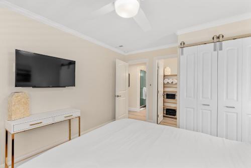 211B Harbor Seals Birds Night Lights Steps to the Sand in Oceanside, United States