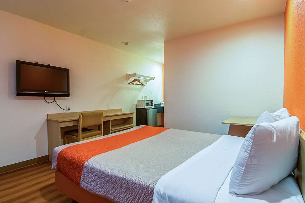 Motel 6 Bakersfield CA Airport - photo 13