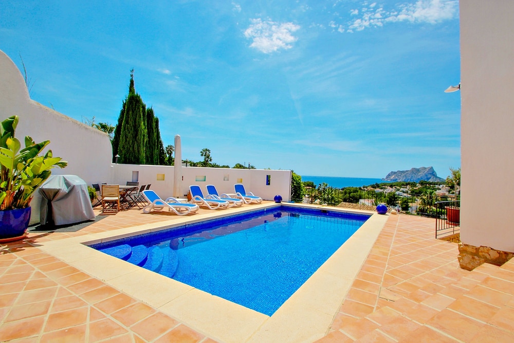Argentario sea view villa with private pool in Benissa — 4-Star Luxury Hotel in Benissa, Spain