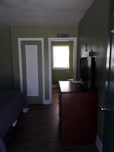 Eddy's Motel - photo 11