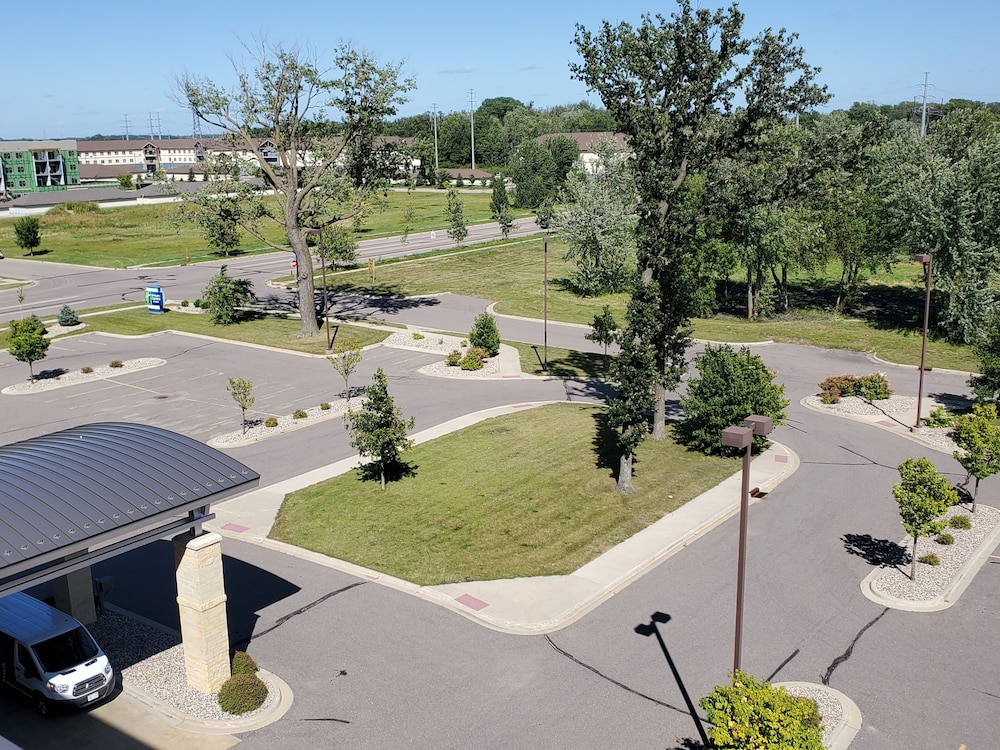 Holiday Inn Express Hotel and Suites Mankato East by IHG - photo 46