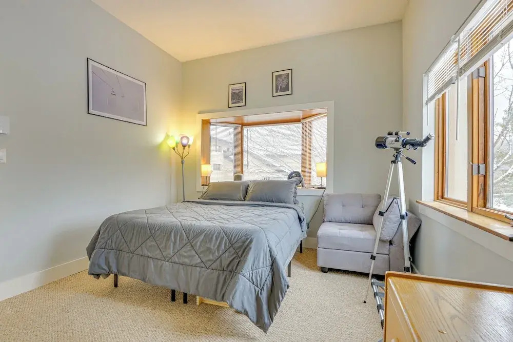 Walk to Mount Snow Resort: Unit w Pool & Hot Tubs - photo 4