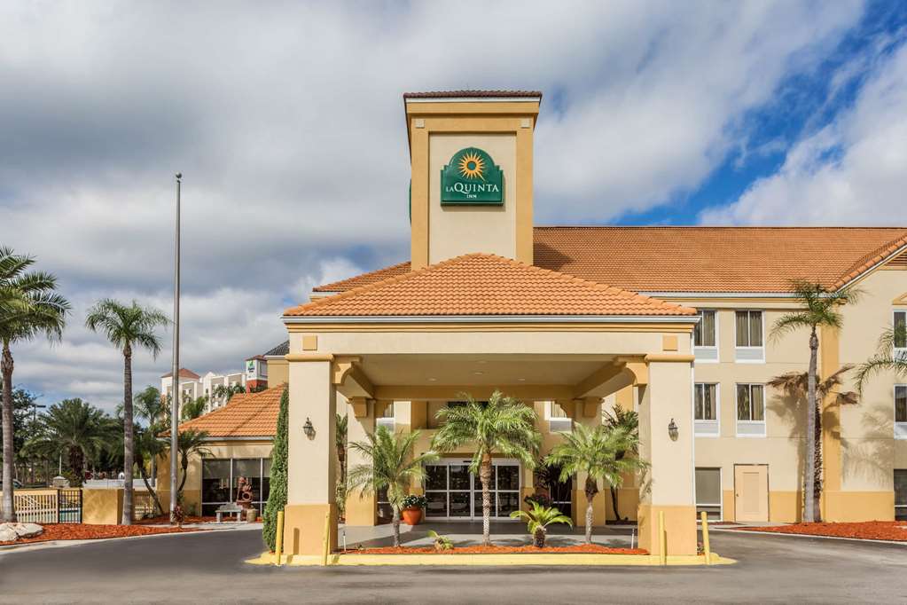 La Quinta Inn & Suites by Wyndham Orlando Universal area - photo 3