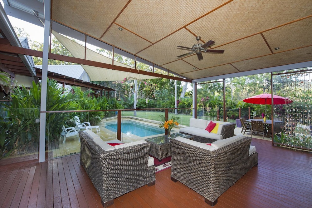 Serene Place — 4-Star Luxury Hotel in Nelly Bay, Australia
