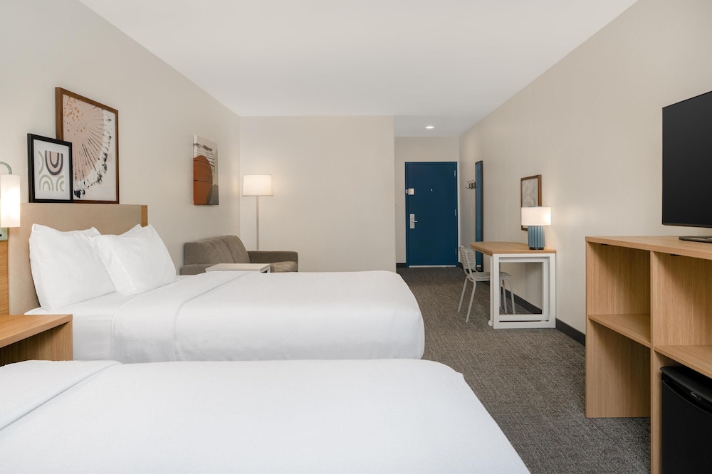 Spark by Hilton Rahway - photo 31