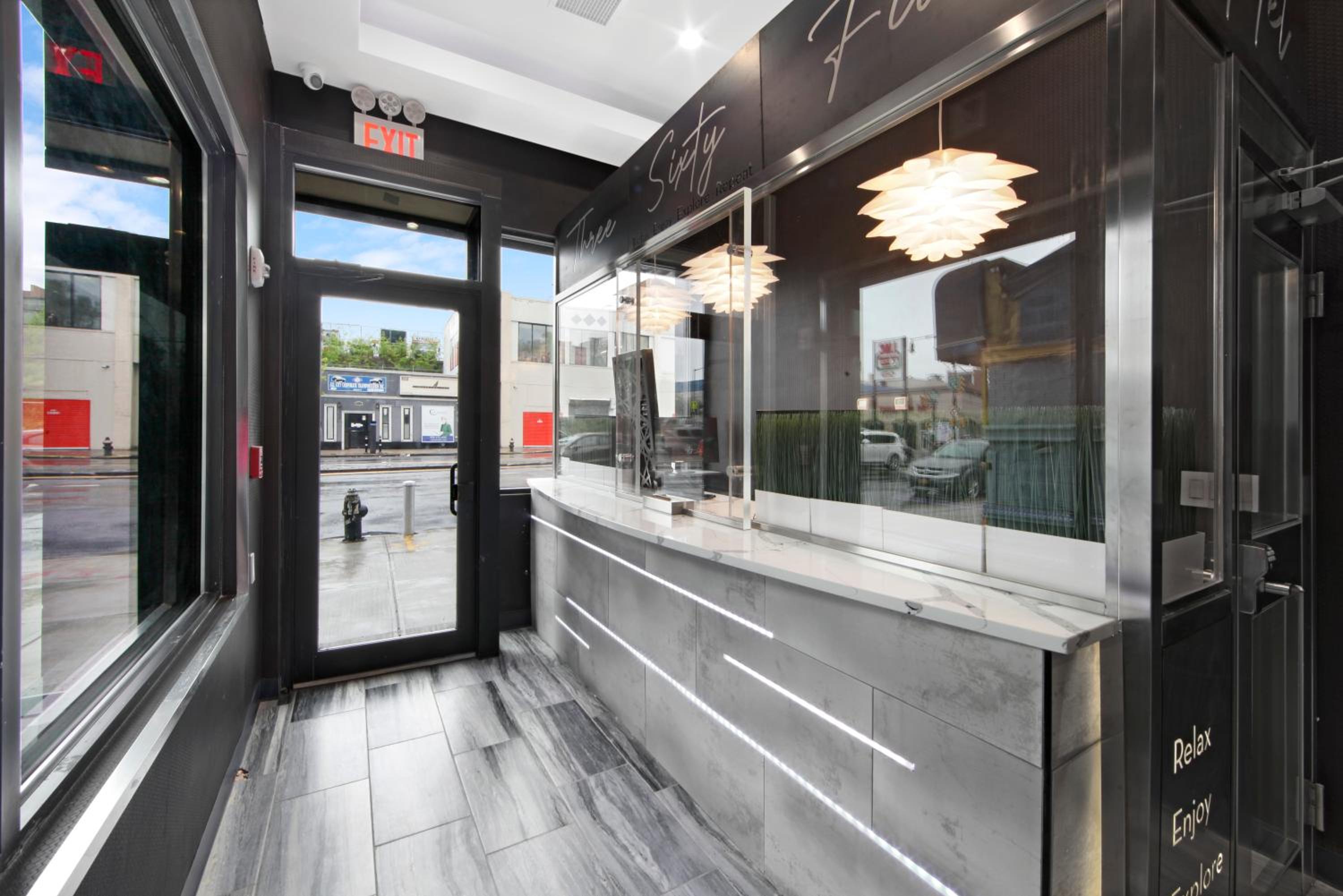Hotel 365 Bronx - photo 21