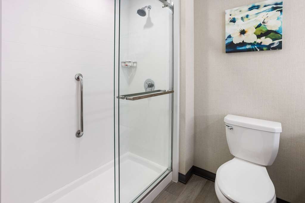 La Quinta Inn & Suites by Wyndham Locust Grove - photo 3