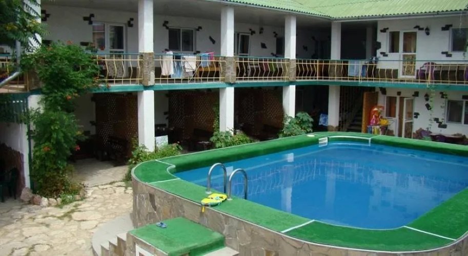 Shtorm — hotel in Yevpatoriya