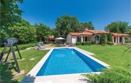 Awesome Home In Belavici With Sauna — 5-Star Luxury Hotel in Marcana, Croatia
